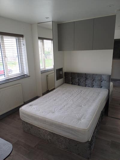 Double Rooms available with Ensuite in CO4 3XD  Main Photo