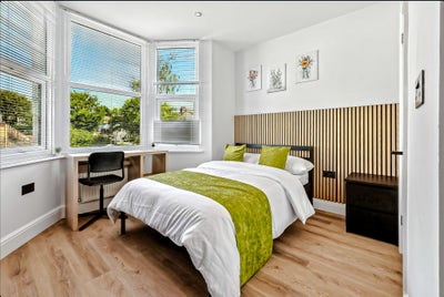 Woodgrange Drive SS1 - Spectacular En-Suite Room Main Photo