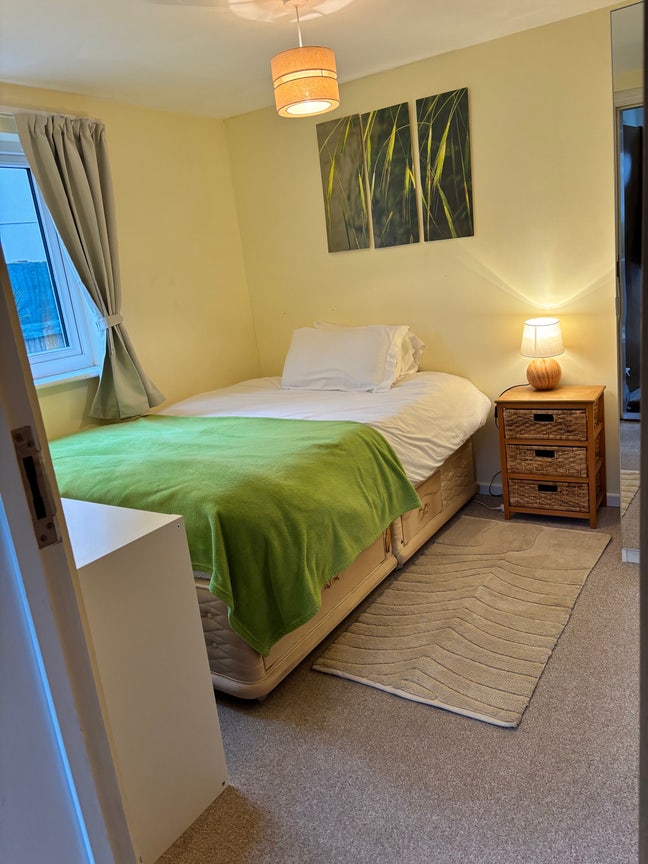 Double Room, in lovely home. Females preferred Main Photo