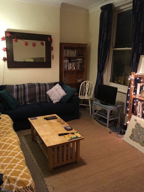 Double room in friendly Elephant & Castle flat Main Photo