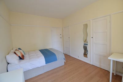 Fully Furnished Room – Move In Ready - Bills inclu Main Photo