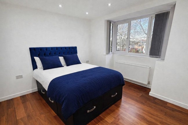 Brand New Ensuite Bills Inc-M19-Burnage Main Photo