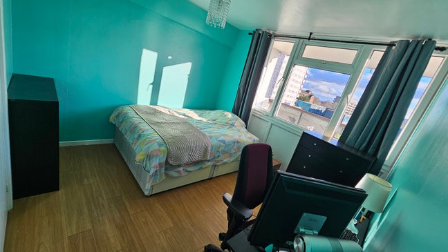 Spacious and cosy room in a friendly flatshare Main Photo