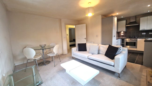 Lovely 2  double Bedroom apartment  Main Photo