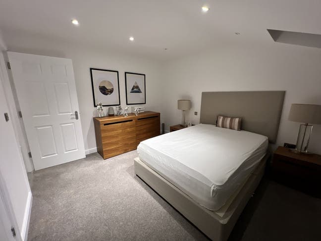 Stylish Townhouse Close to Alexandra Hospital Main Photo