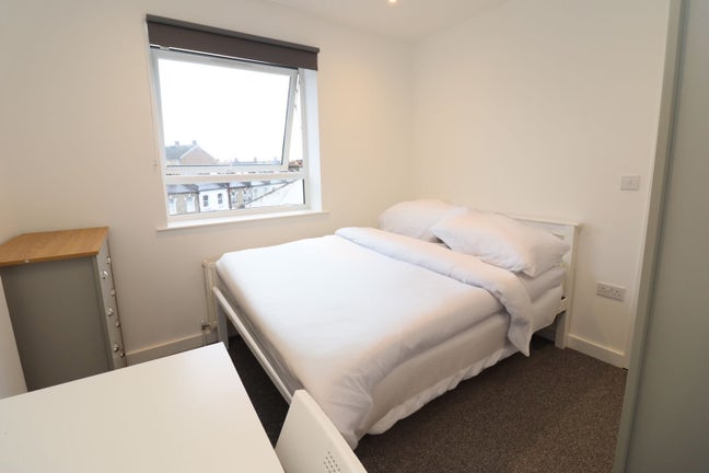 High Demand Area- Parsons Green- 3 Stylish Rooms!! Main Photo