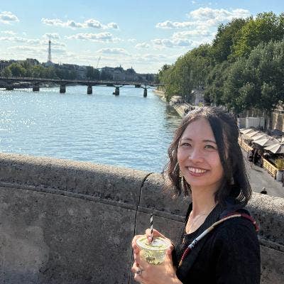 Professional Female seeks a single or double room Main Photo