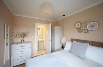 Stylish New En-Suite Rooms for Pros & Commuters Main Photo