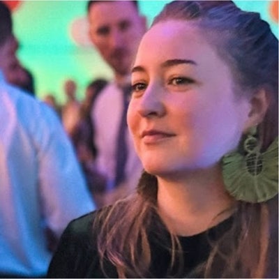 Hi!  I am a 32 year old professional looking ... Main Photo