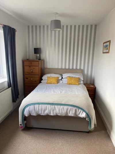 Spacious double Room with Private Ensuite.–Downend Main Photo