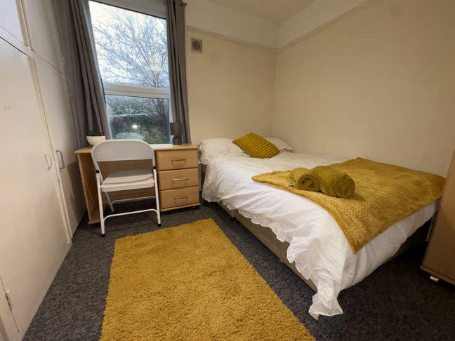 *Large Luxury Rooms-Great Location* Main Photo