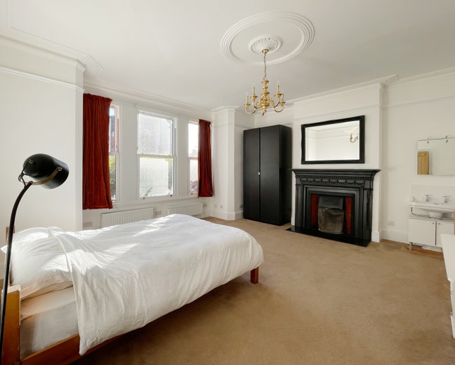 Huge room in chill & friendly houseshare Main Photo