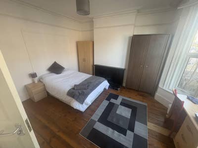 Large Luxury Rooms  Main Photo