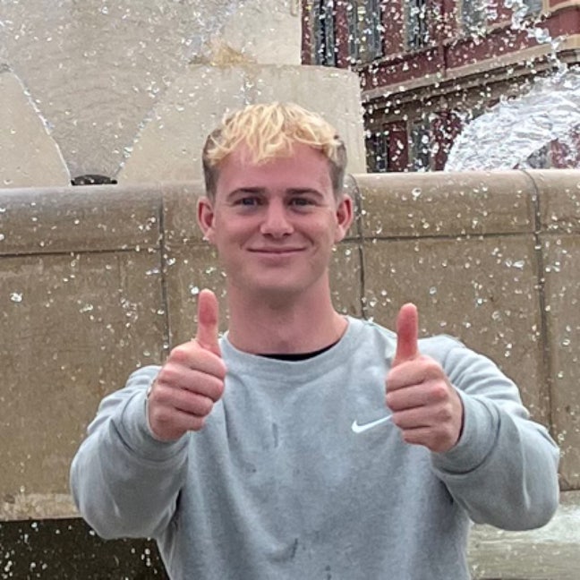 I am a professional male aged 23. I am lookin... Main Photo