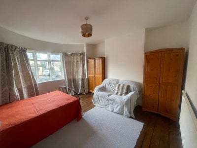 New refurbished house  decent double room  Main Photo