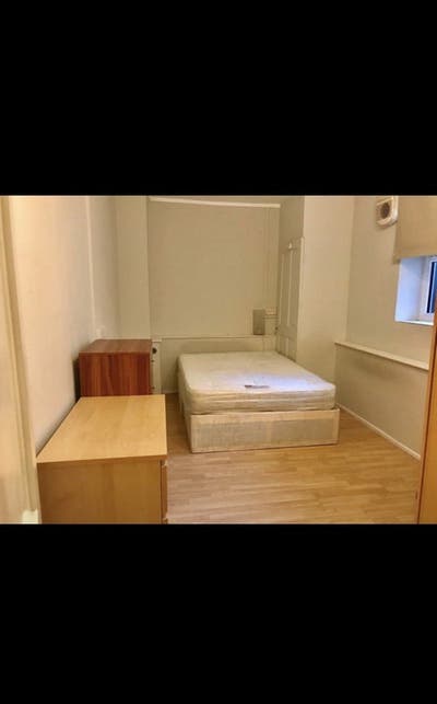 &pound;700 Double Room – White City – Mid March Move-in Main Photo