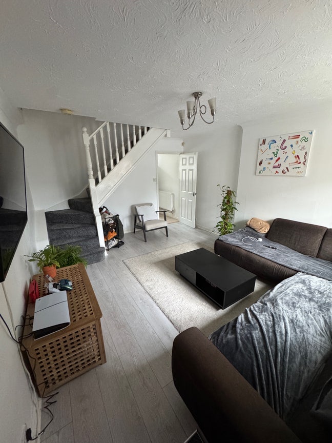 Looking for replacement for 2 bed spacious house  Main Photo