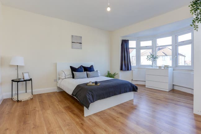 Cricklewod Double Bedrooms Main Photo