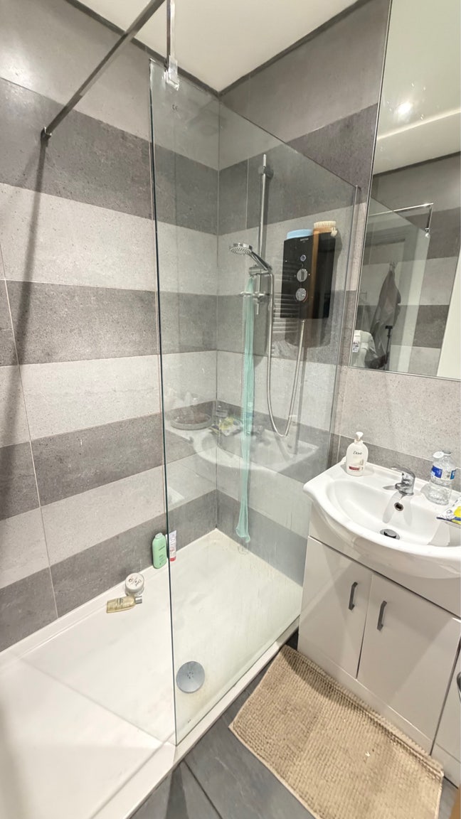 Big studio room available for tenancy takeover  Main Photo