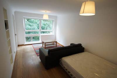 Spacious Studio Near City Centre & Transport Main Photo