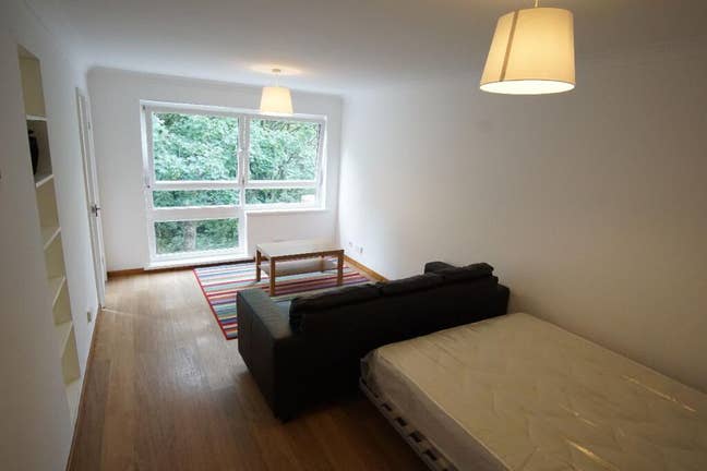 Spacious Studio Near City Centre & Transport Main Photo