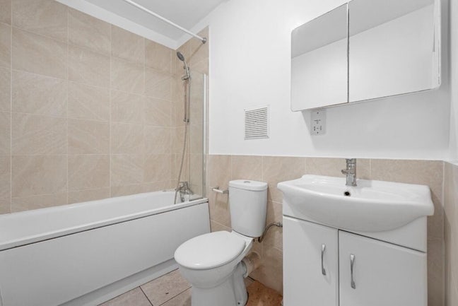 Lovely double room in Stoke Newington flat  Main Photo