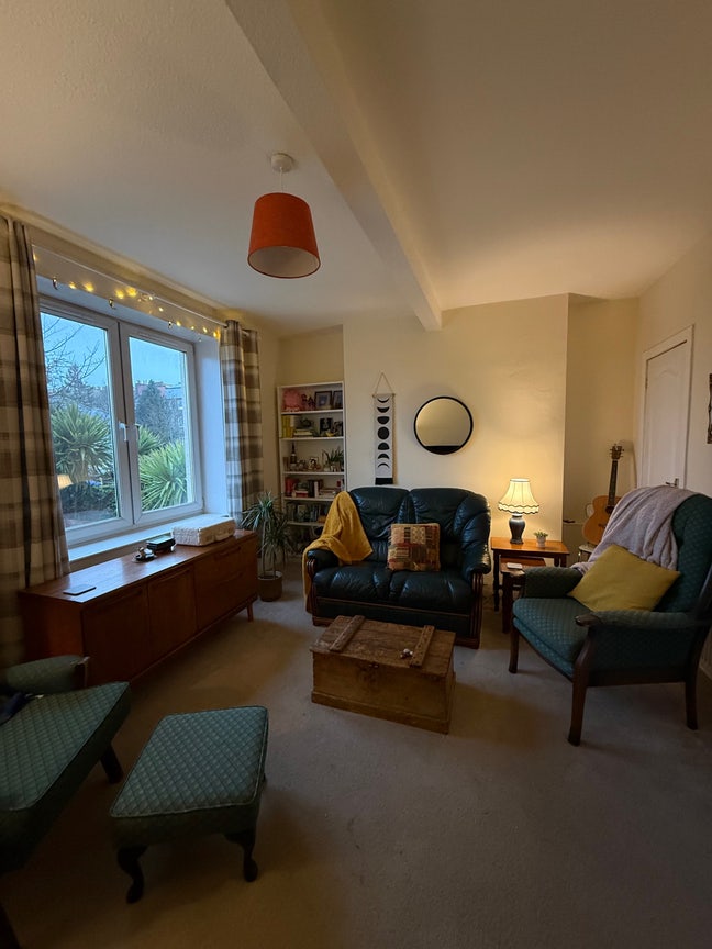 Bright Double Bedroom  Main Photo