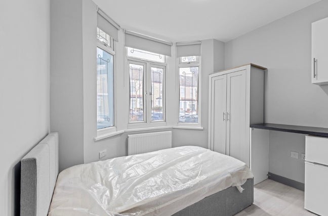 Luxury en-suite room-Bills included  Main Photo