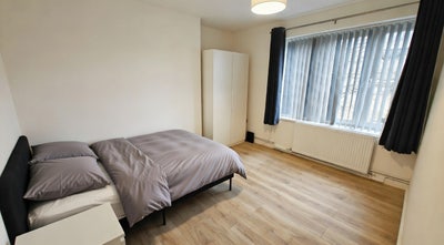 Newly refurbished double rooms in Hoxton Main Photo