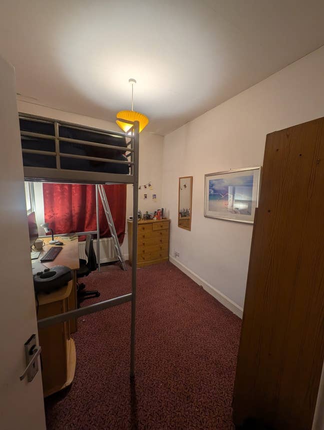 Spacious and well maintained flat in Blackness rd. Main Photo