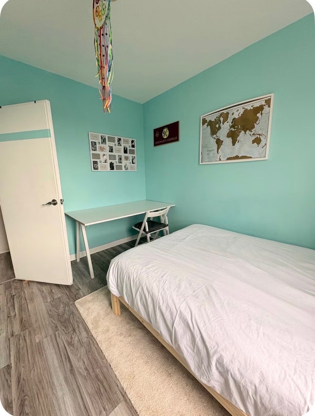 Quiet double room in a QUIET flat Main Photo