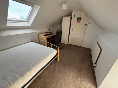 1 available room in house Main Photo
