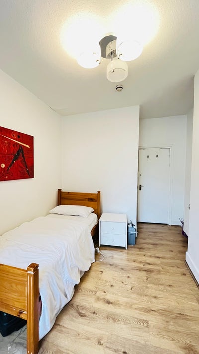 *1 room available (fully furnished) – Bayswater fl Main Photo