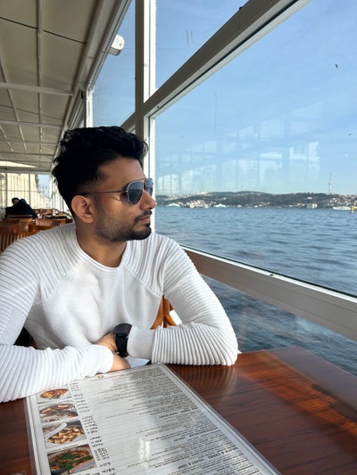 Looking for a place to stay from September Main Photo