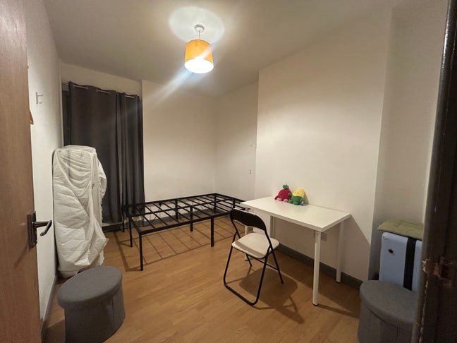 One bedroom available in a 2B1B flat CF11 Main Photo