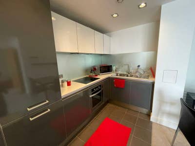 1 bed room is available  Main Photo