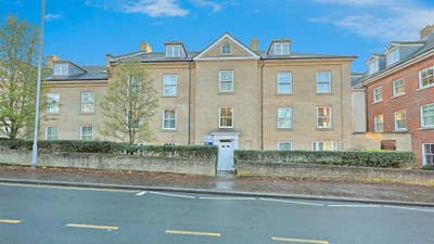 Modern one-bedroom apartment near the City Centre Main Photo