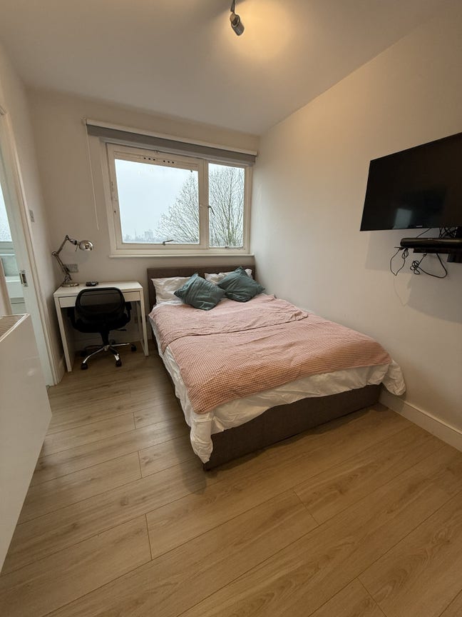 RENT FREE - Modern Ensuite Room in Battersea Main Photo