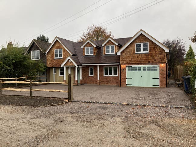 Large bedroom in quiet house Main Photo