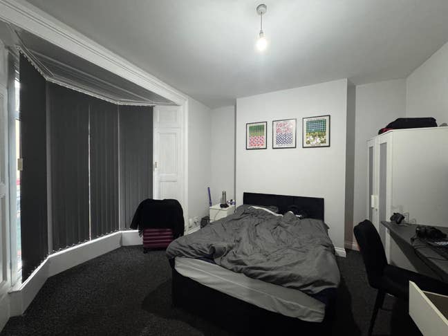 Newly Refurbed House Near City Centre Main Photo