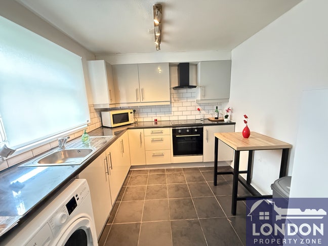 * Whole 2 bed terraced house * Long Let * Main Photo