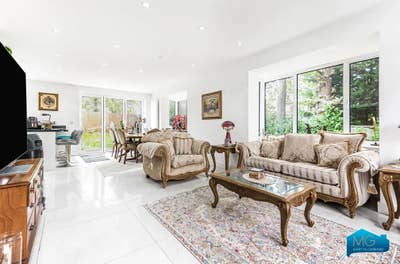 Private New Top floor Ensuite - N11 Main Photo