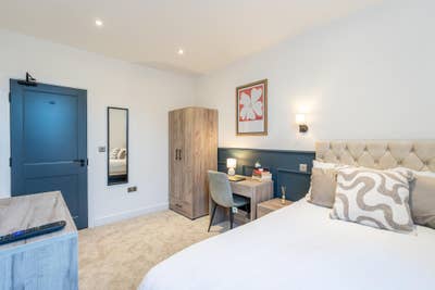 Luxurious, Brand New, Stylish Double Room with En- Main Photo