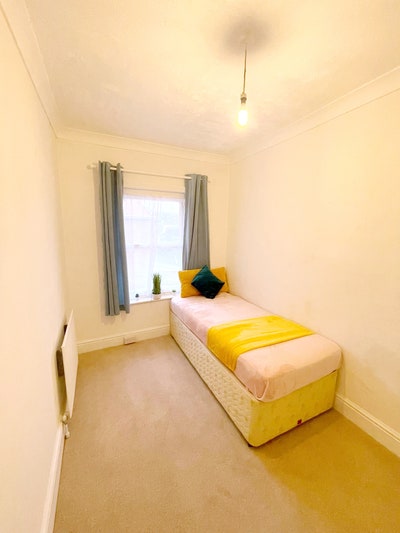 Rooms Available in Large Detached House Main Photo