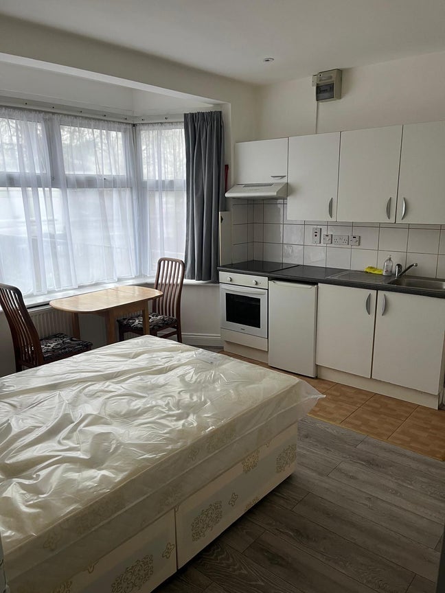 Studio in Neasden NW2 Main Photo
