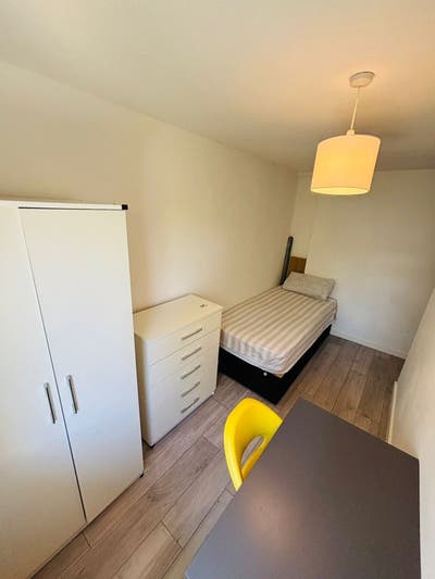 2 Amazing Rooms in Oval 🤩 Move-in in Feb  Main Photo