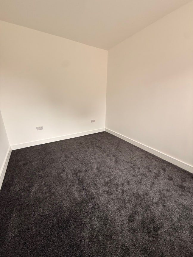 🏡 3 Bedroom House to Rent – Cwmdu Main Photo