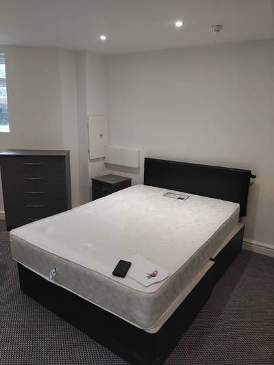 Room available in 19 Merton road BD7 in 480 Main Photo