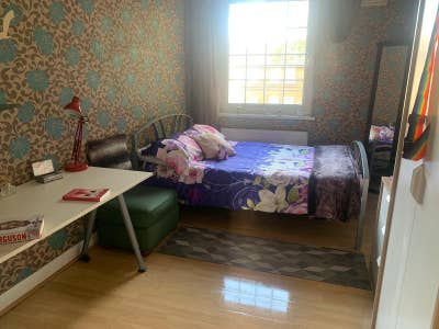 Two Rooms Available 3 Minutes from Central Line!! Main Photo