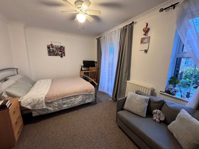 Double Room in social professional house in Cowley Main Photo